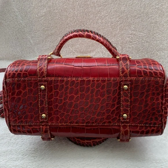 Spectacular Dooney & Bourke Red Crocodile Embossed Leather Handbag - Picture 8 of 15